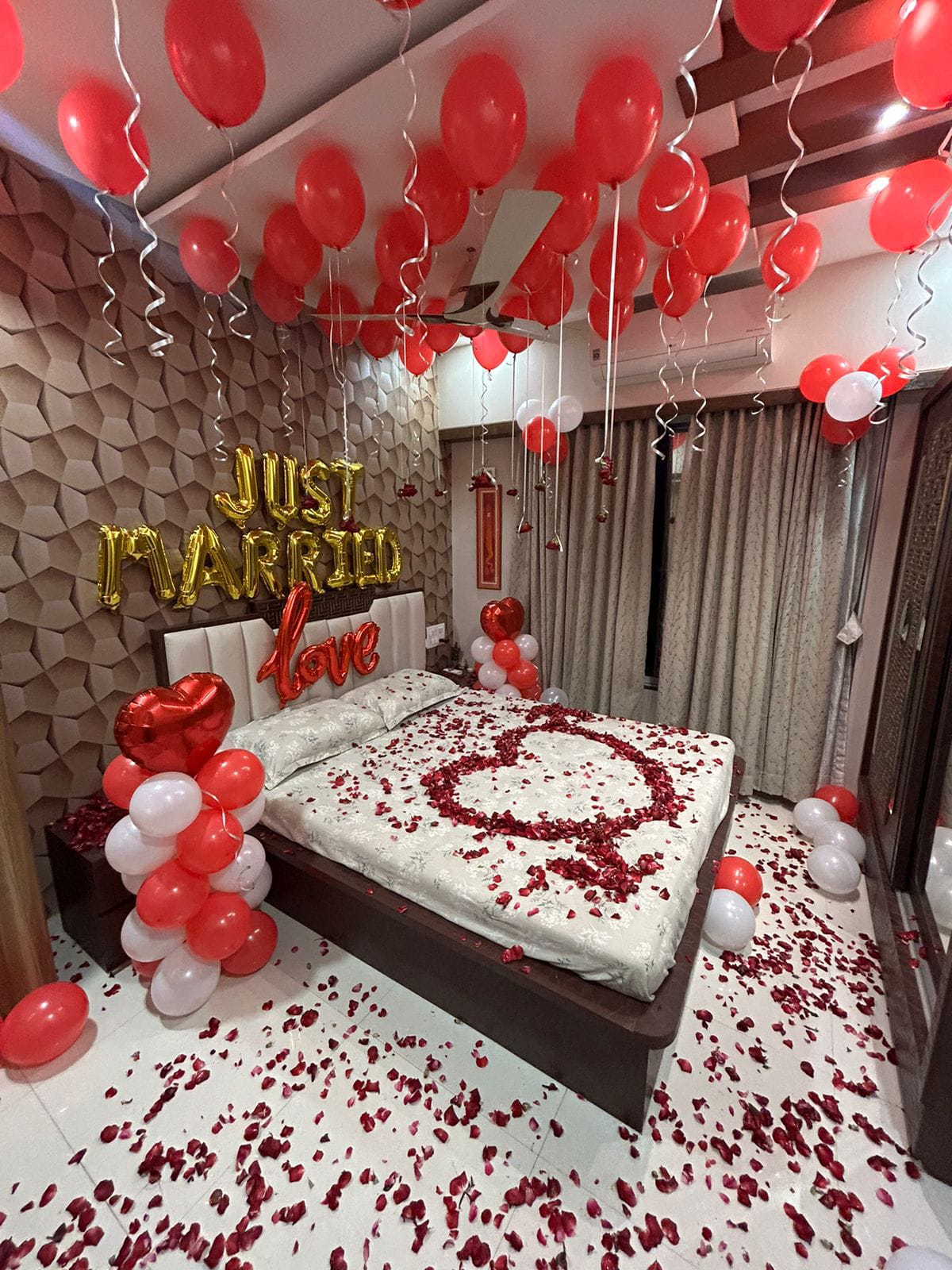 Just Married Red & White Petal Heart Room
