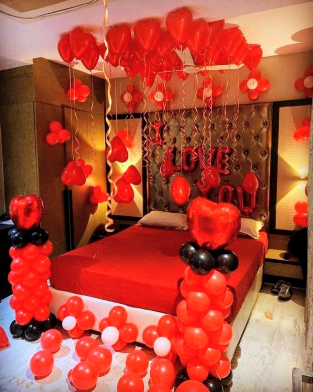 Red 'I LOVE YOU' Hearts with Black & Red Pillars