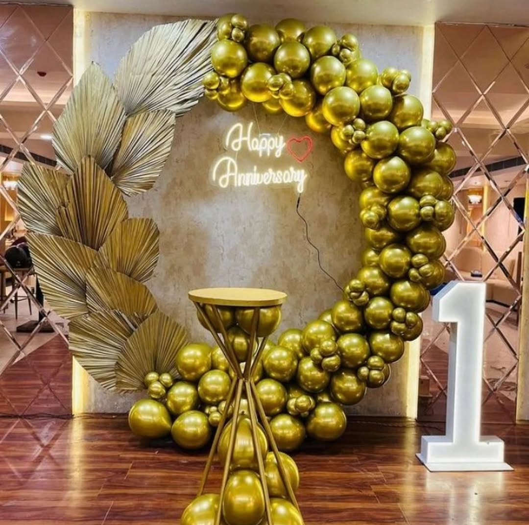 Royal Gold Ring & Palm Fans