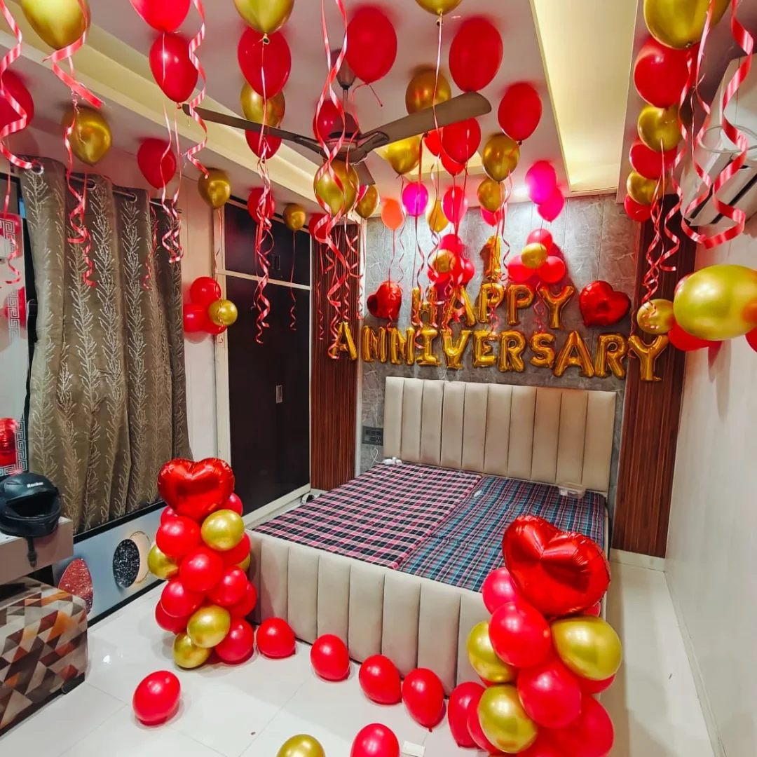 Red & Gold Ceiling Balloon Room