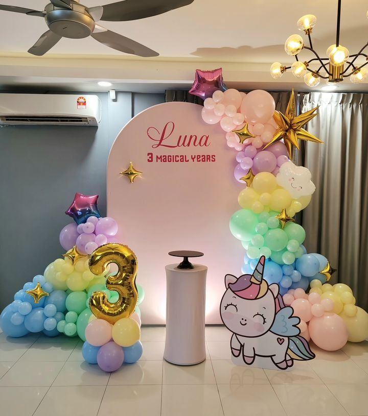 Luna Unicorn '3 Magical Years' Pastel Arch