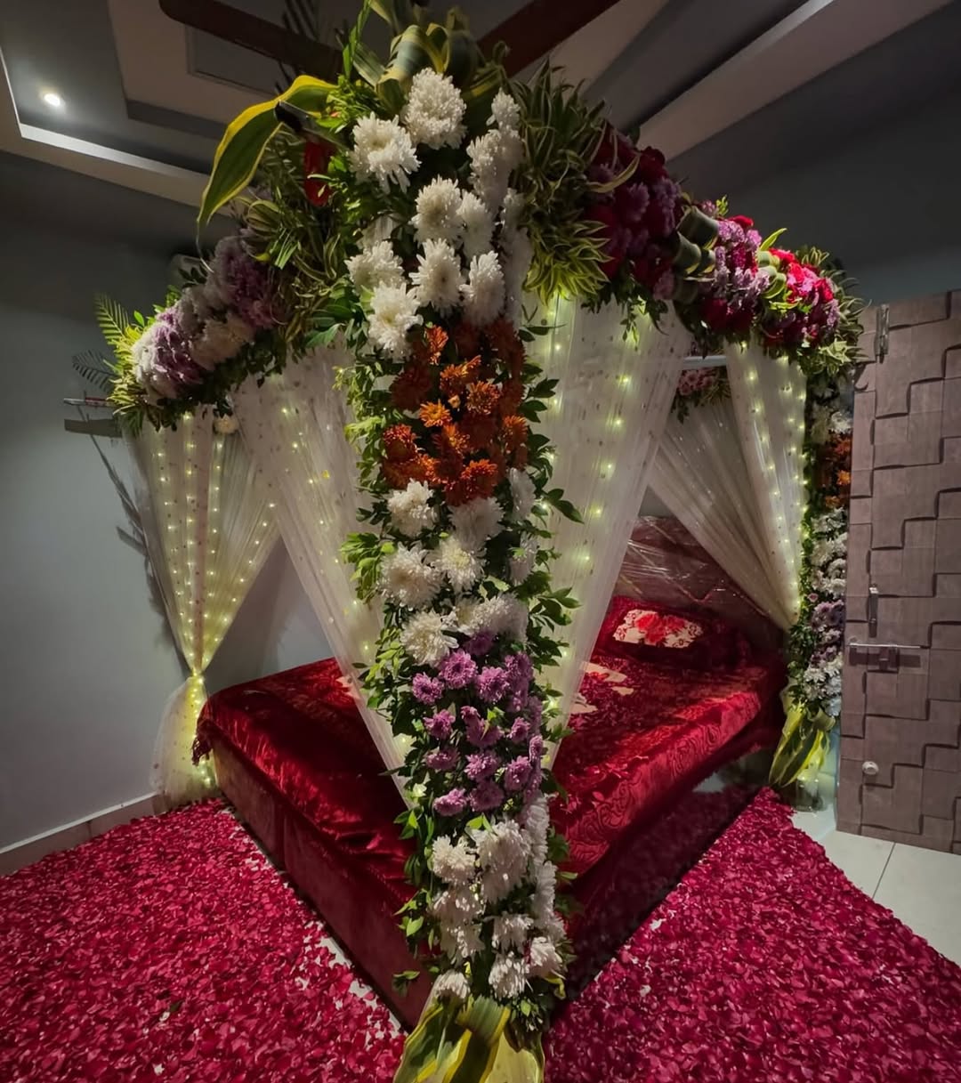Golden Night Drape & Flower Canopy Room
