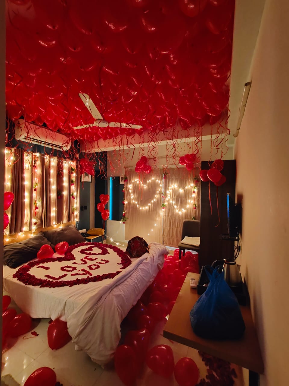 Red Heart Ceiling & 'Love You' Petal Bed Room