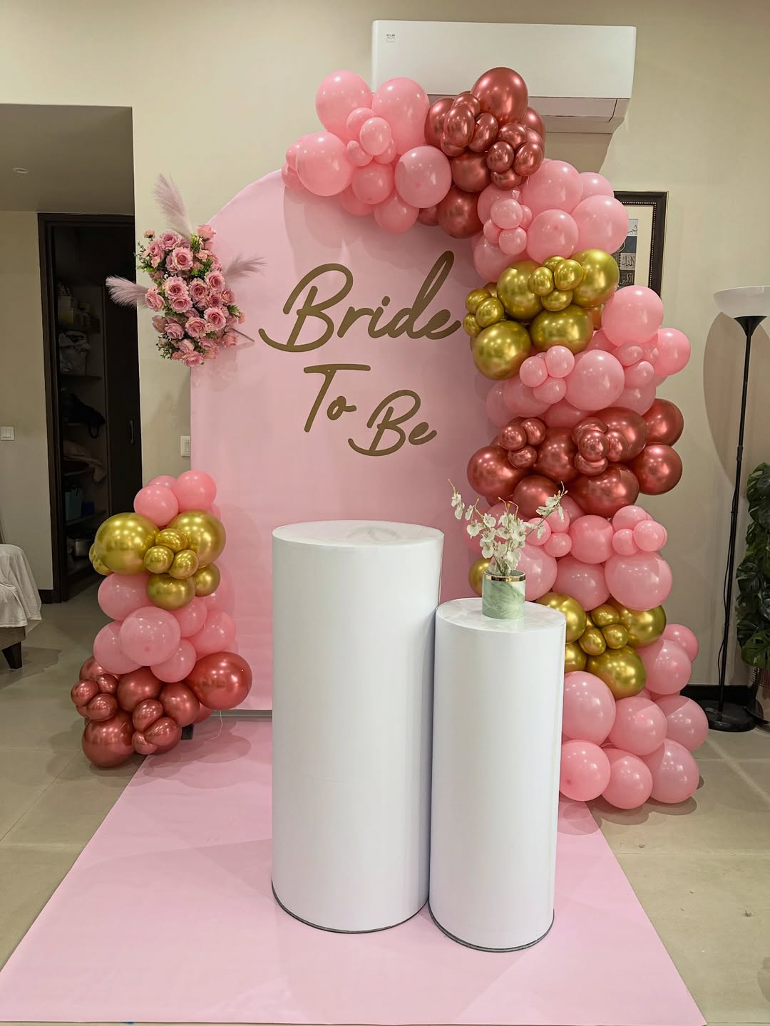 Pink & Gold 'Bride To Be' Arch Decoration