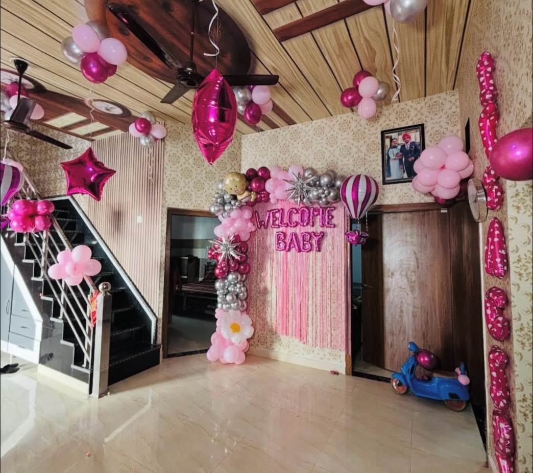 Pink 'Welcome Baby' Hallway Arch with Hot-Air Balloon