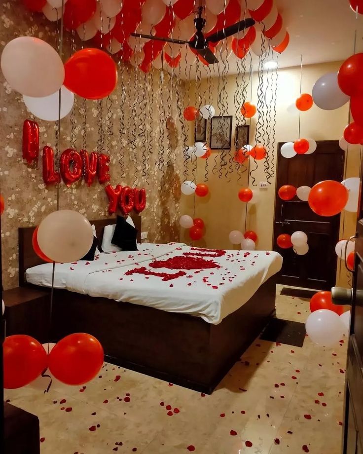 'I LOVE YOU' Red & White Balloon Room