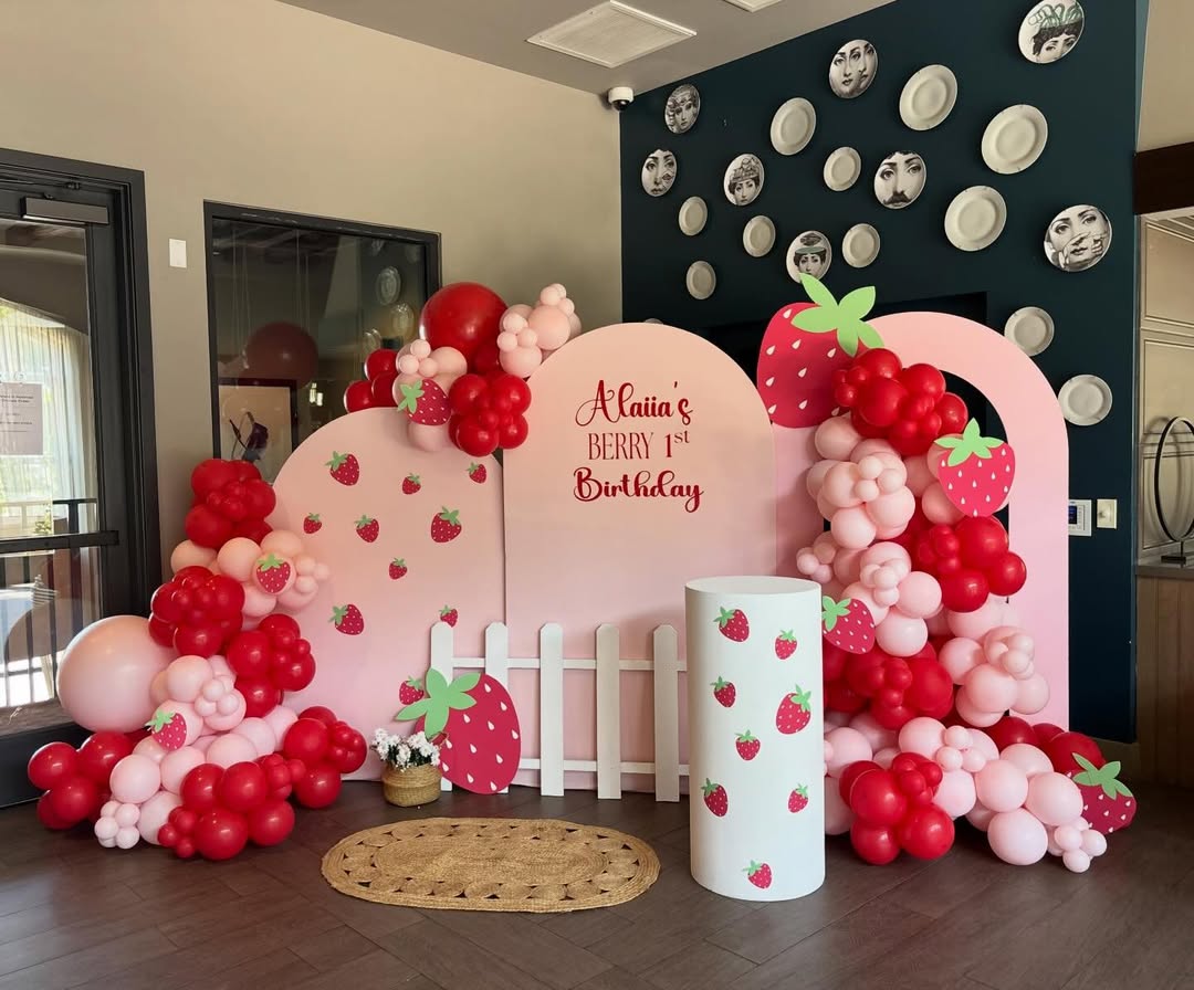Alaiia's Berry 1st Birthday Grand Strawberry Decor