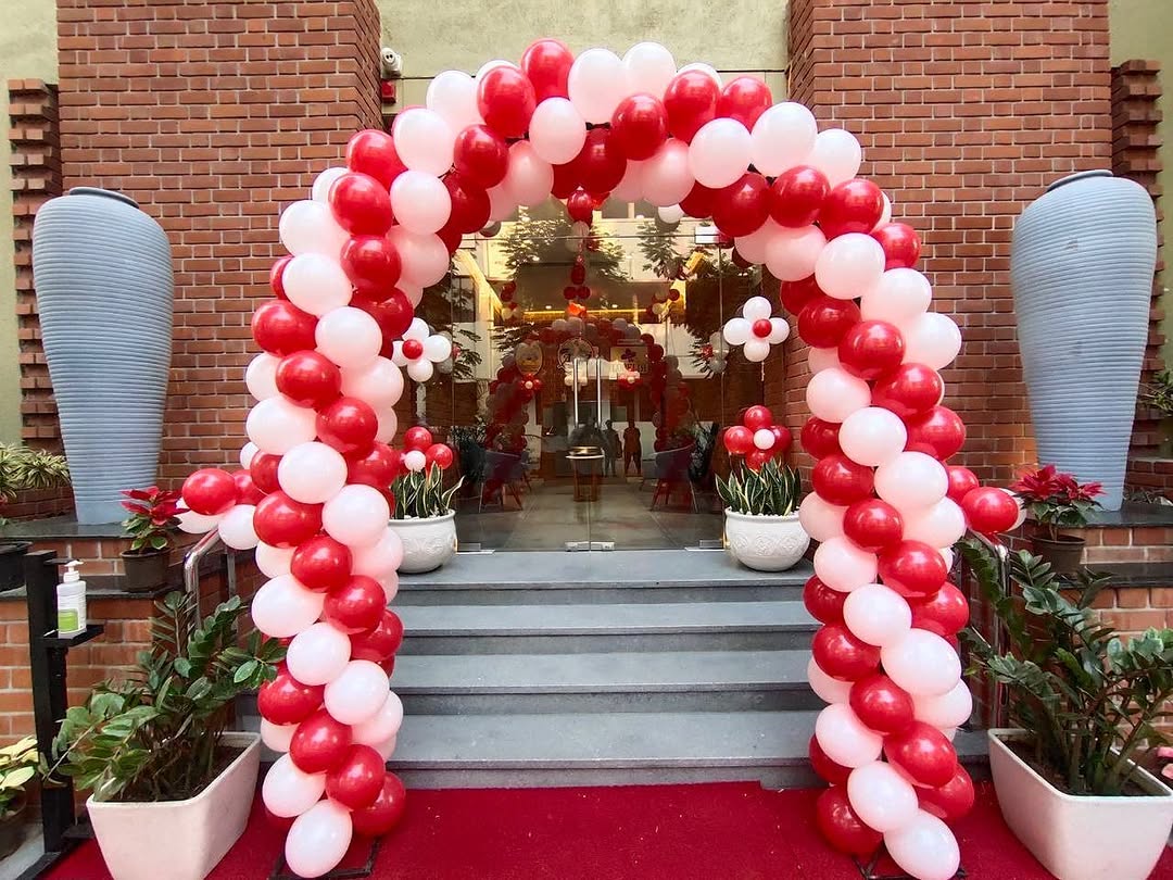 Red & White Classic Balloon Arch Gate
