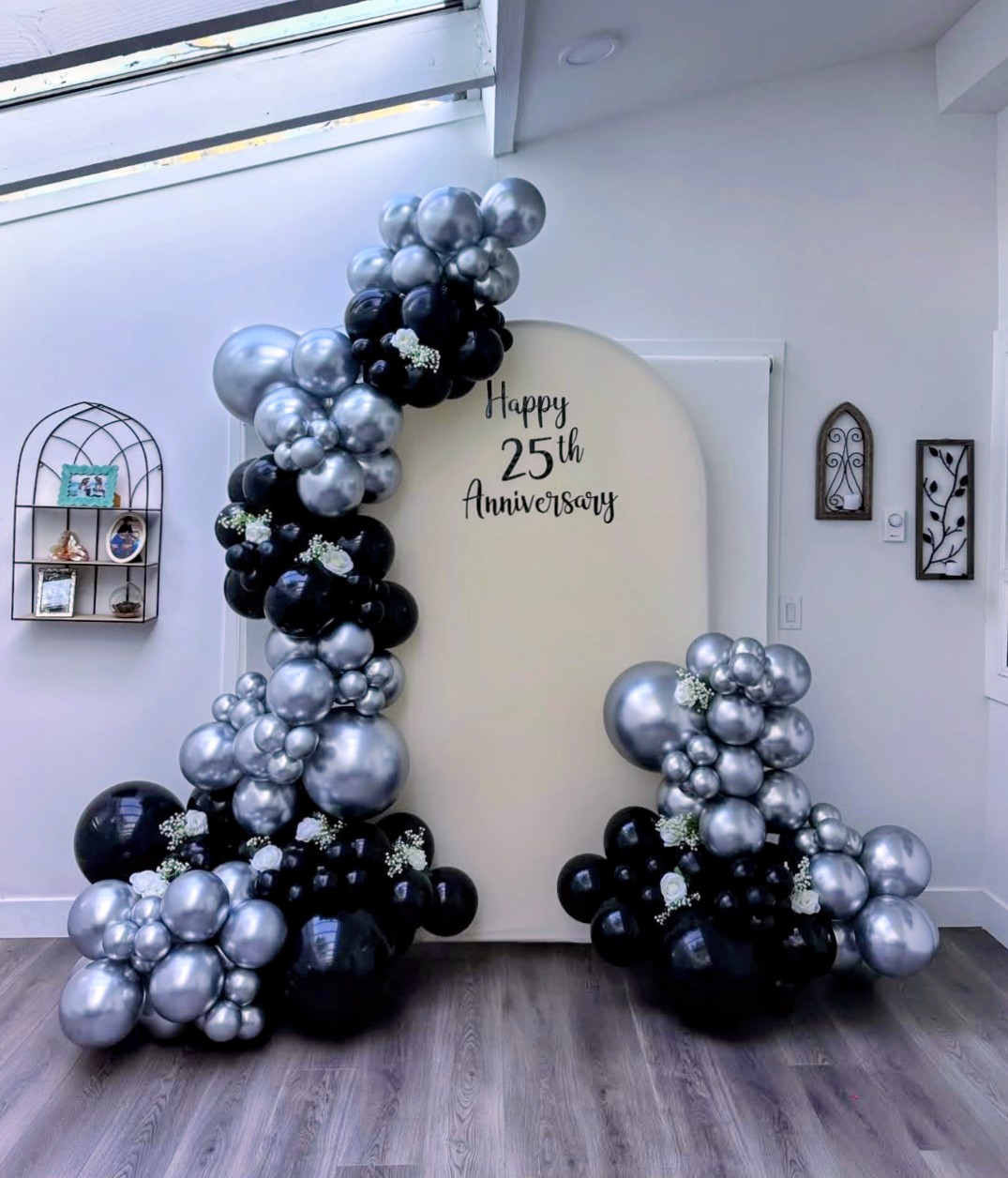Black & Silver Chrome 25th Anniversary Arch
