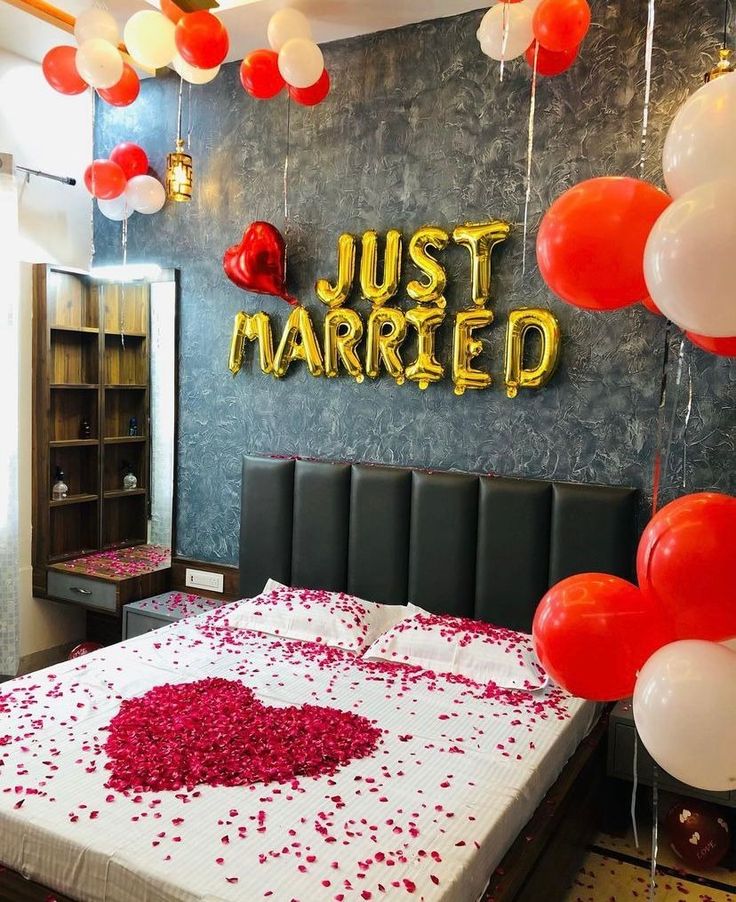 'Just Married' Gold Foil Room Decor