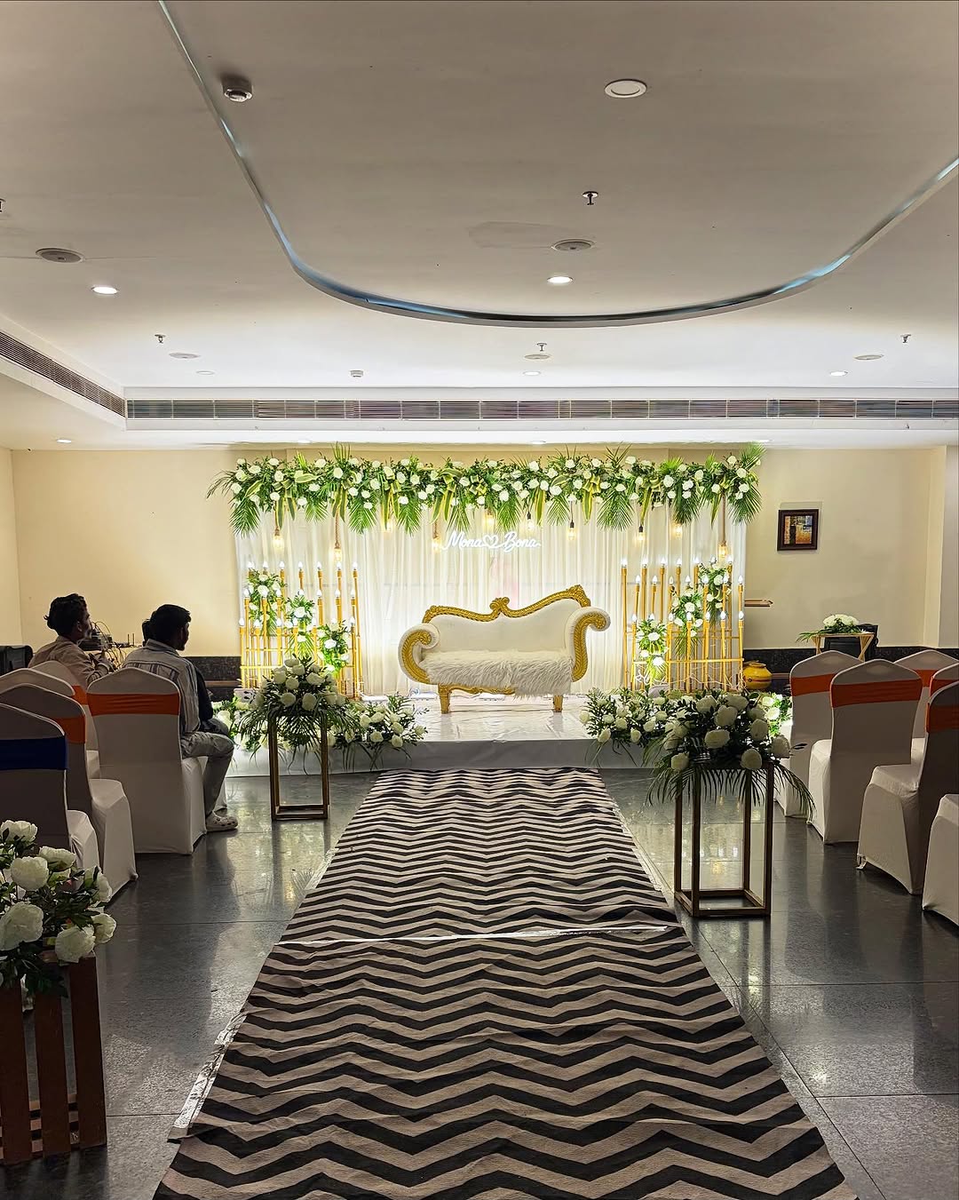 Grand Banquet Tropical Green Engagement Stage