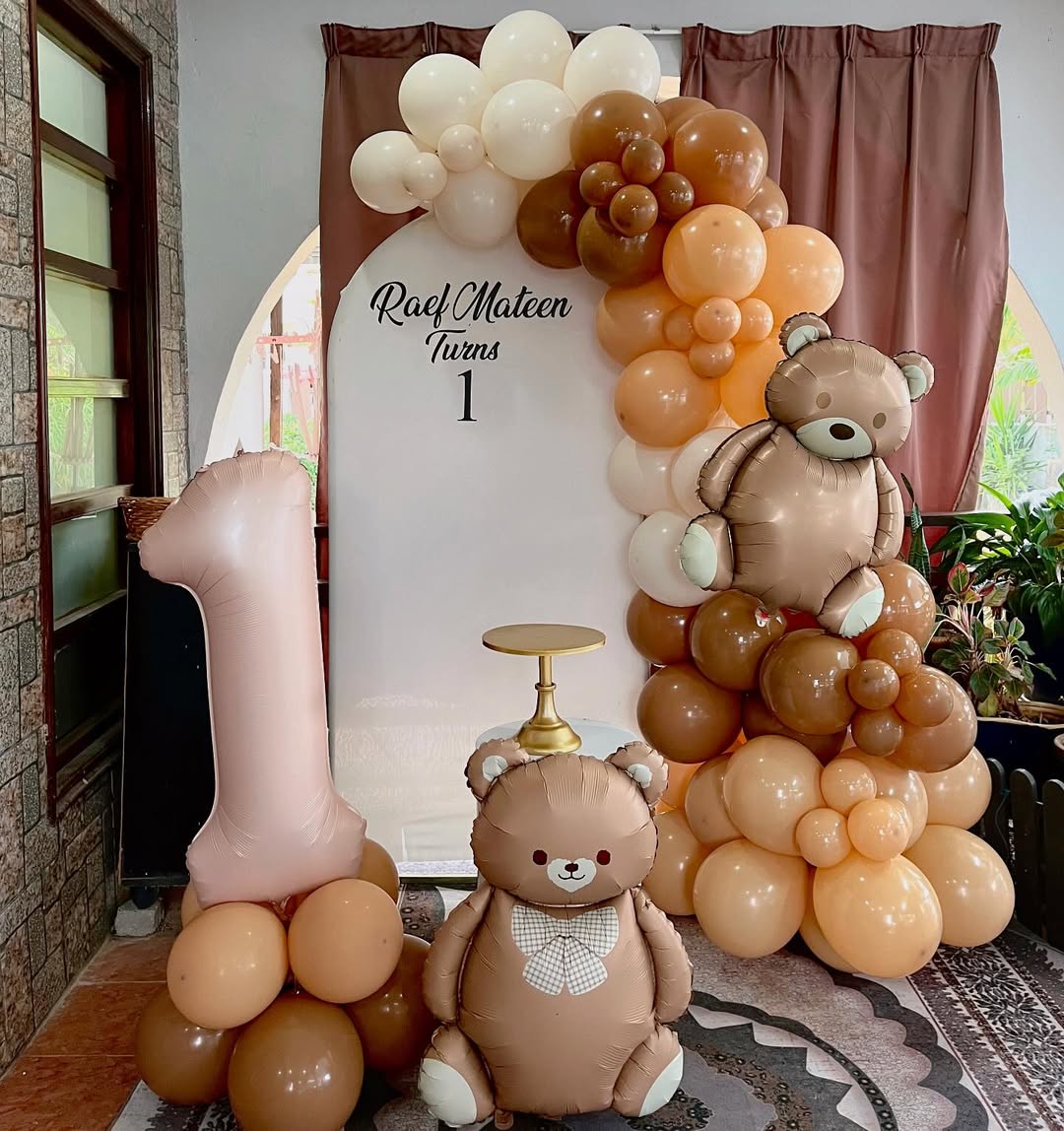 Raef Mateen 'Turns 1' Teddy Bear Arch