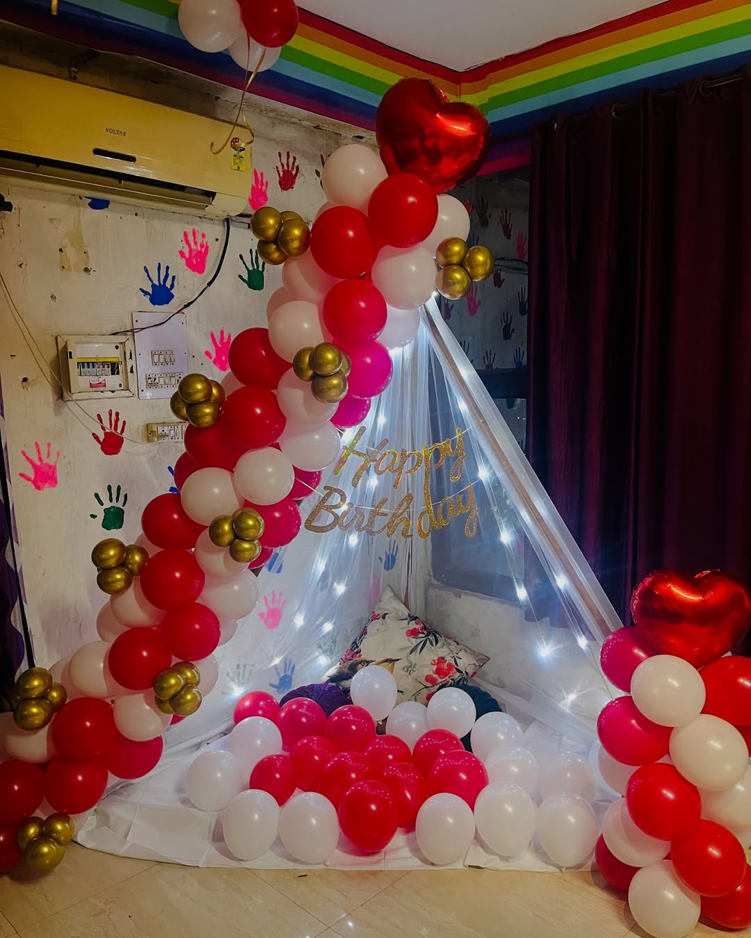 Red White & Gold Cabana Room Decoration