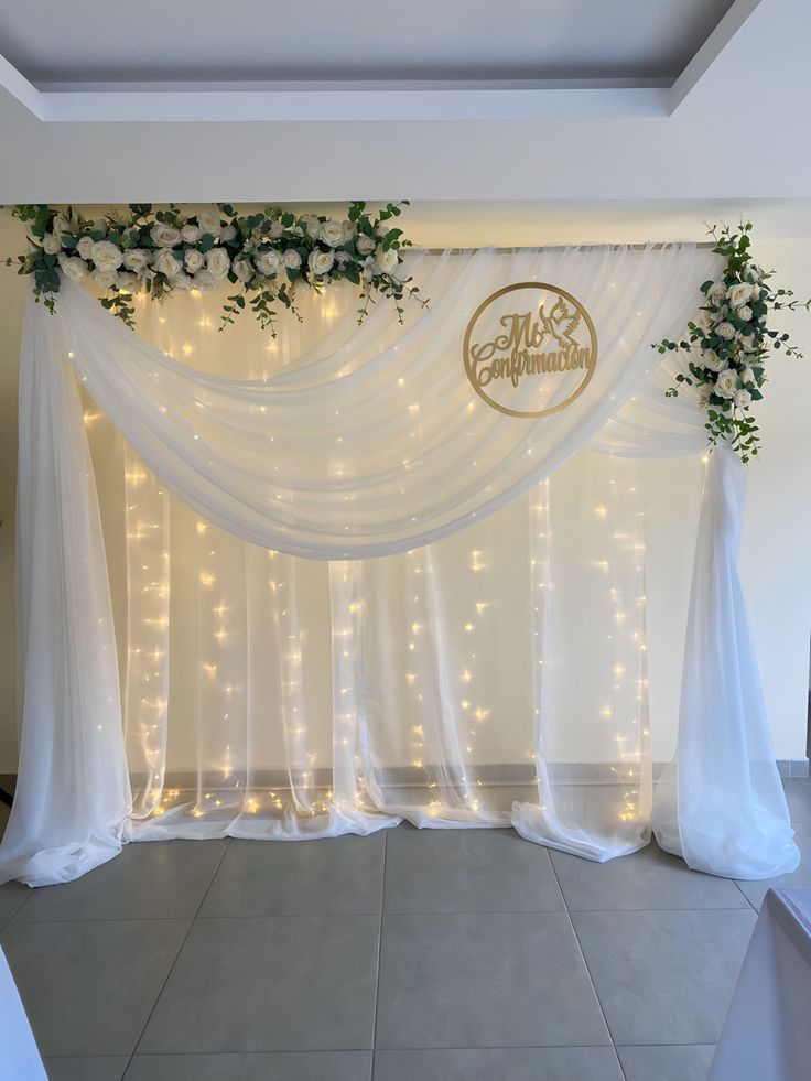 White Tulle Swag & Greenery Ring Decor