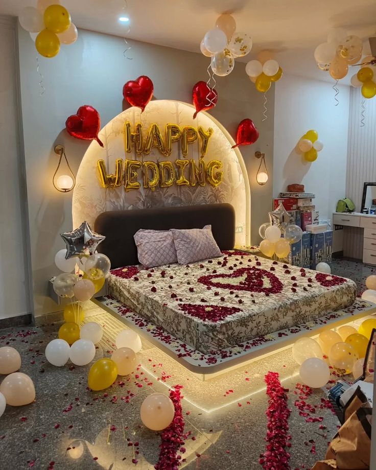 'Happy Wedding' Gold Foil Room Decor