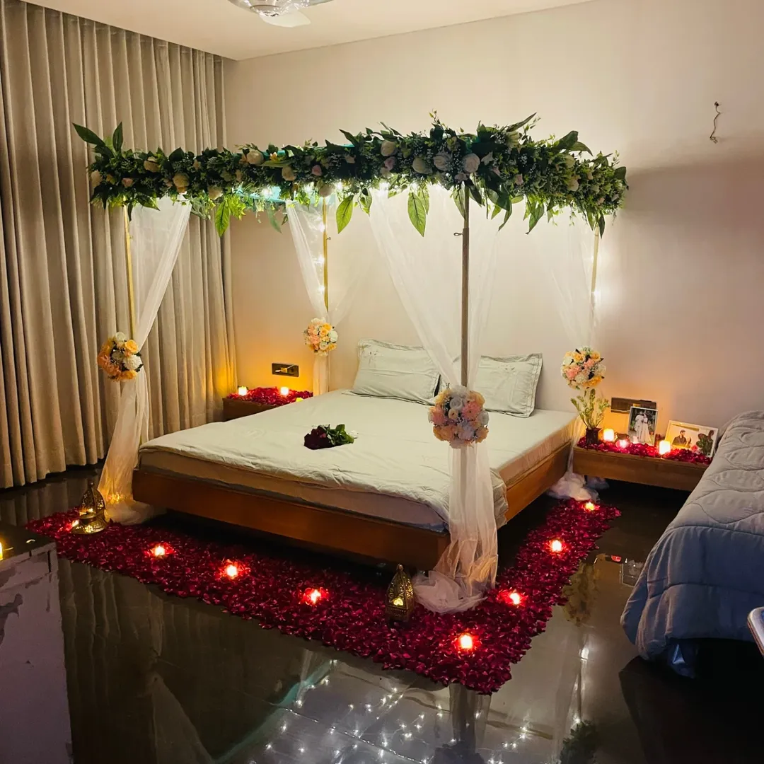 Luxury Fresh Flower Canopy Mandap Bed