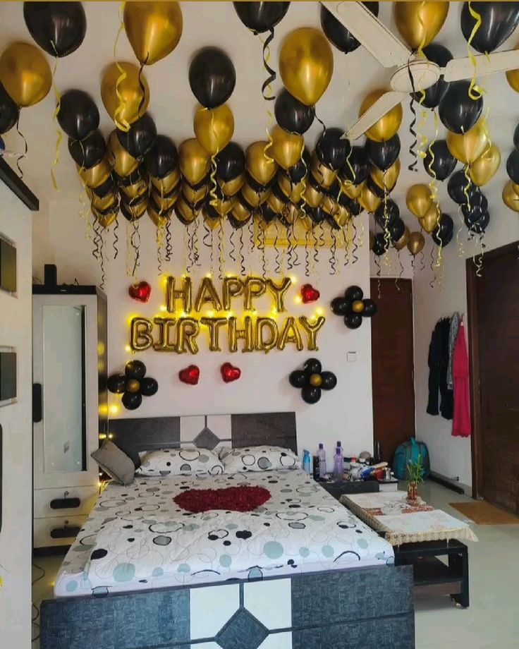 Black & Gold 'Happy Birthday' Heart Room