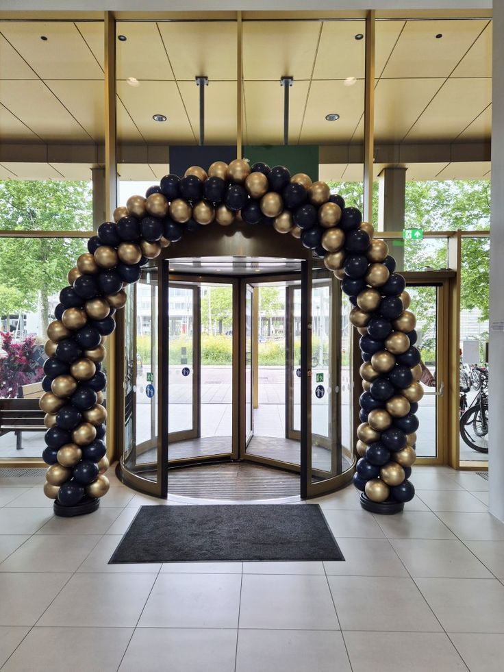 Black & Gold Classic Pillar Arch
